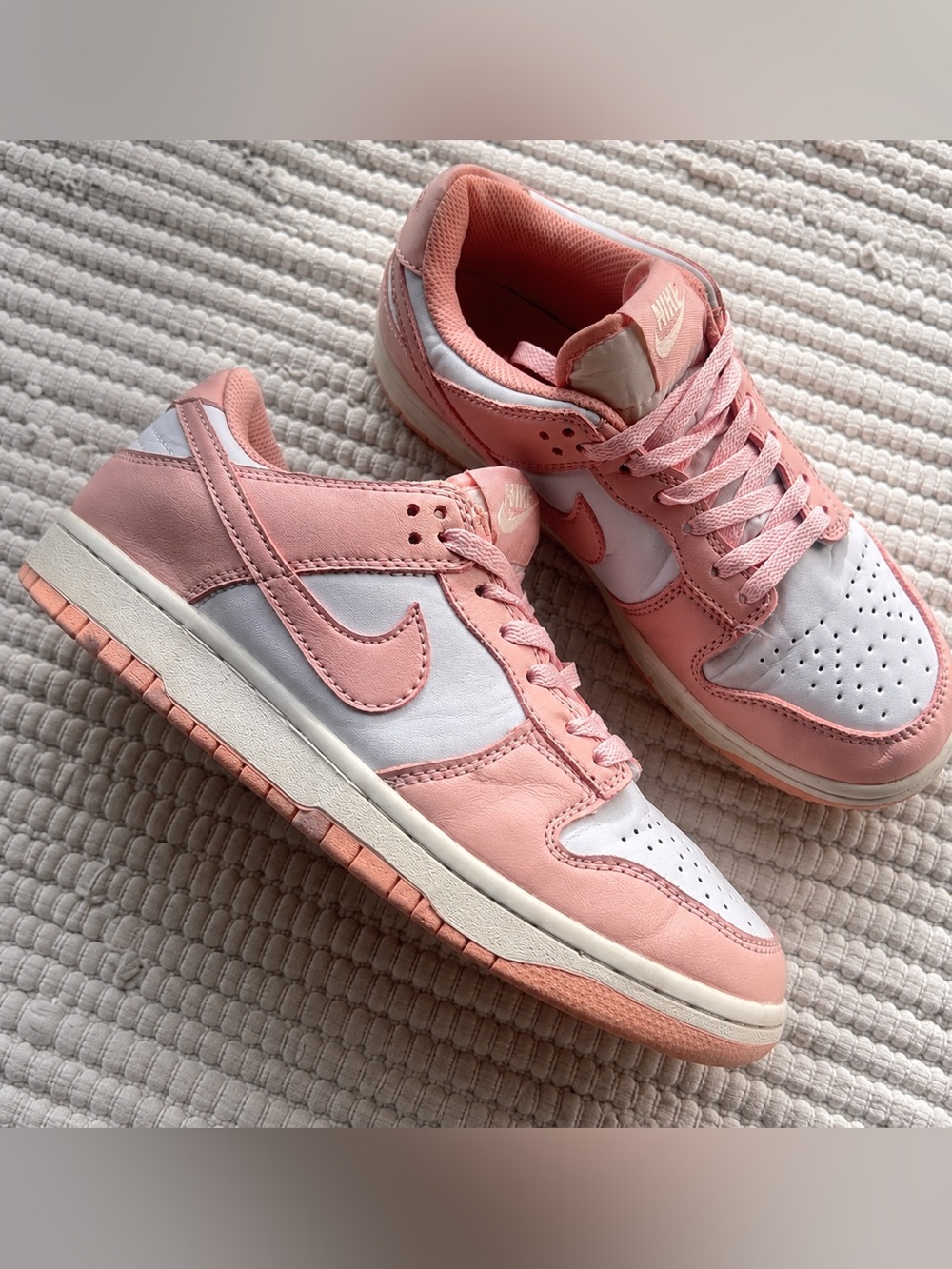 Nike Pink & White Low Top Sneakers Women’s Casual Streetwear